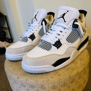 Jordan 4 Military Black (Brand new)